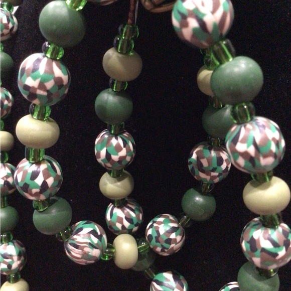 Chic Speckled Green Round Beaded Necklace, Bracelet, and Earring Set - Picture 9 of 9